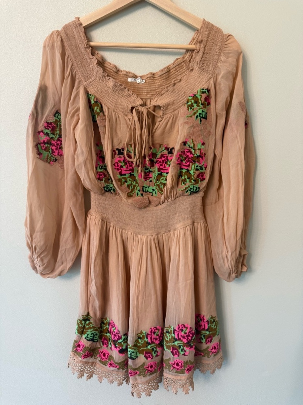 Tularosa Calista Embroidered Mini Dress Off Shoulder Floral Size S - Picture 3 of 11